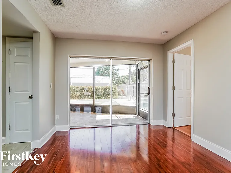 18185 Dupont Dr — Photo 8