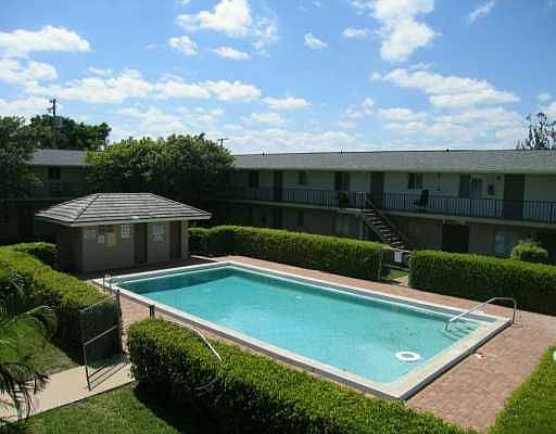 Ground Floor Poolside Apt