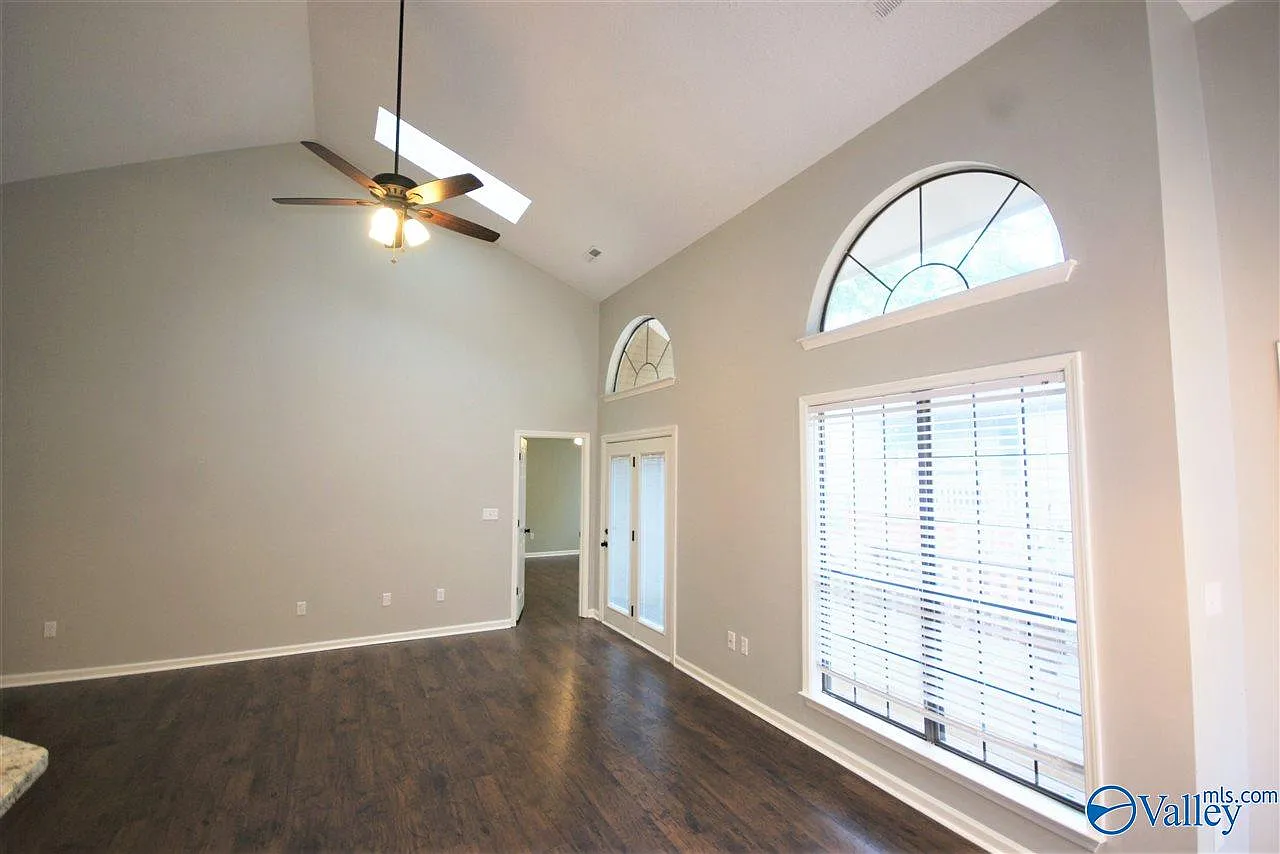 4 bed, 3.0 bath, 1348 sqft, $1,600 — Photo 4