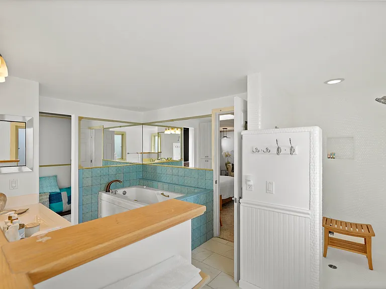 300 Rossmore Dr — Photo 19