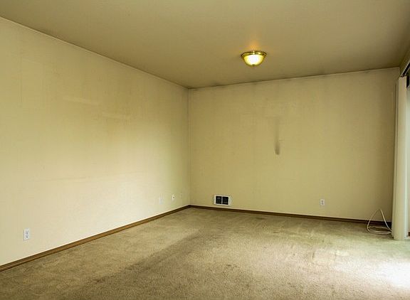 5th image of 1661 16th Ave Ne #d