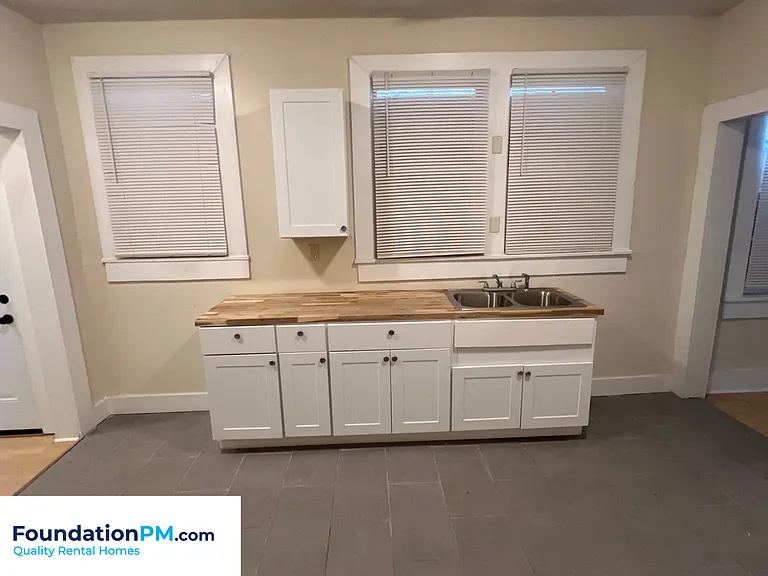1683 Walker Ave — Photo 5
