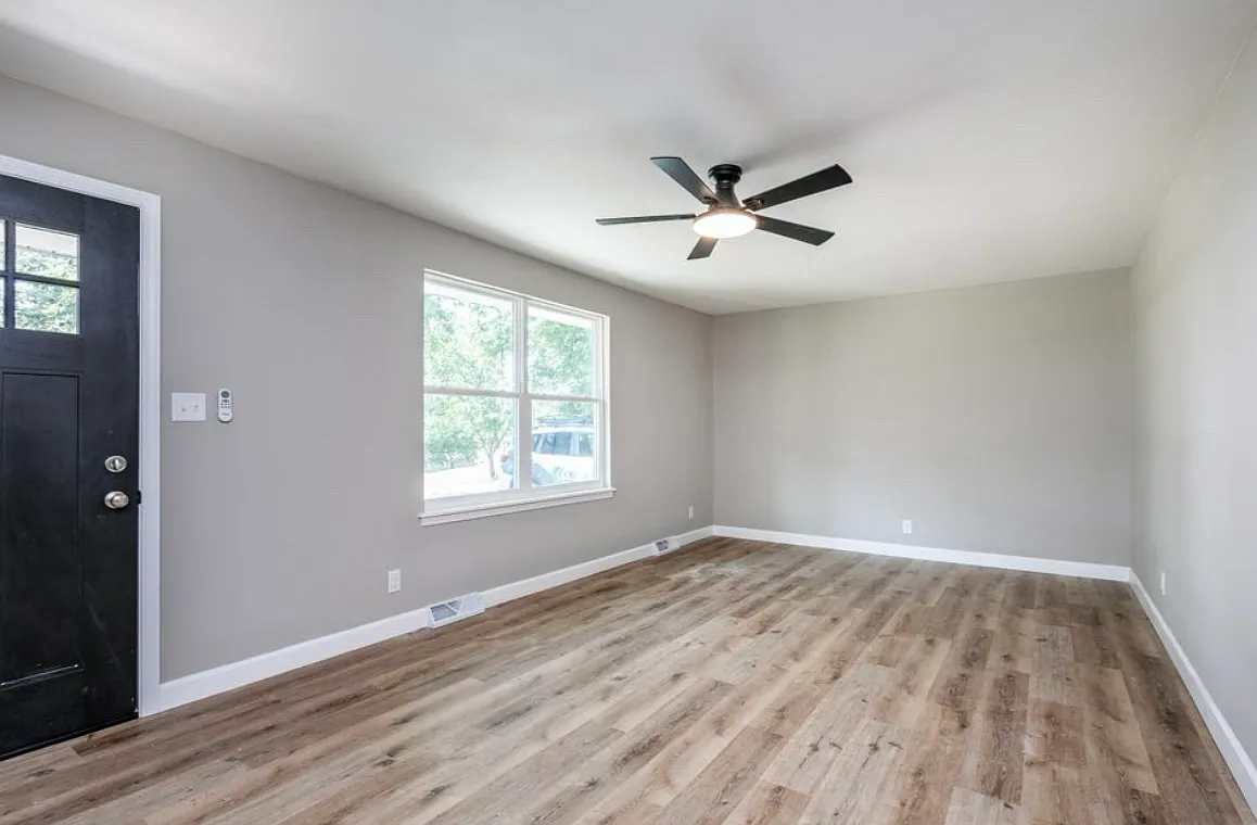 4 bed, 2030 sqft, $2,500 — Photo 3