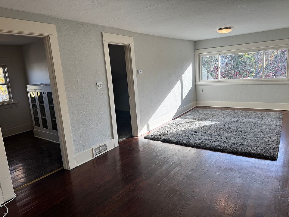 Living Room facing South