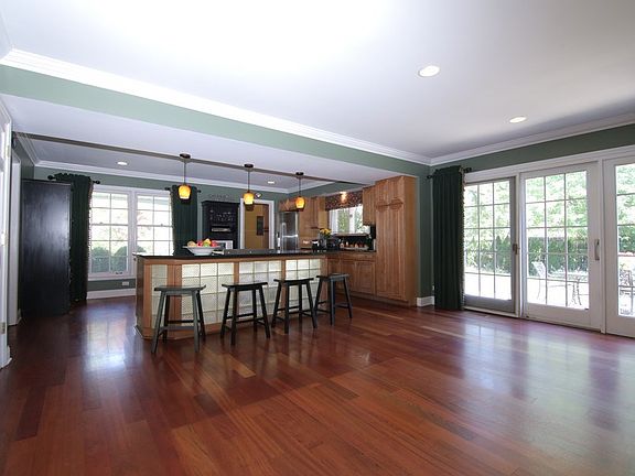 5th image of 1345 Canterbury Ln