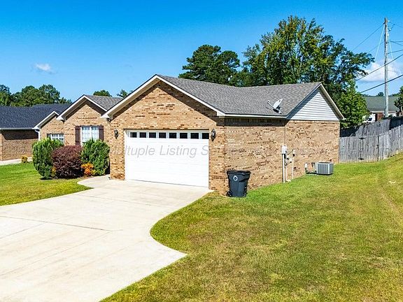 3rd image of 106 Stratford Ln