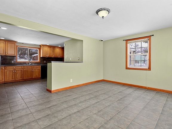 5th image of 329 N Main St