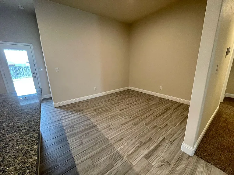 3719 Oakridge Ave — Photo 6