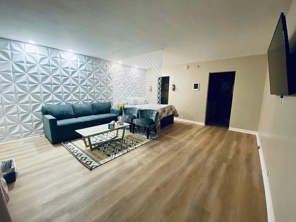 1st image of 4477 Mentone St Unit 106