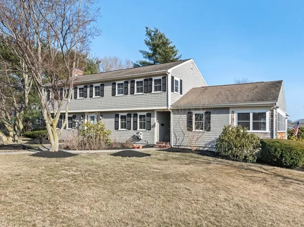 1 Nottingham Dr, Norwood, MA 02062