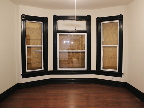 4th image of 10061 S Avenue L