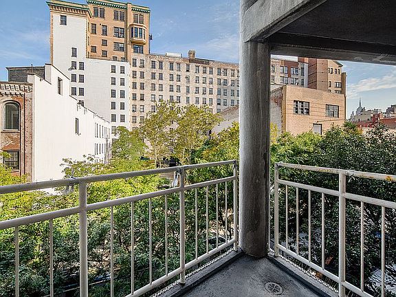 5th image of 164 Bank St APT 4A