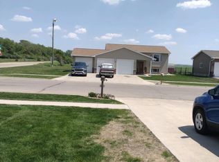 1374 27th St NE, Watertown, SD 57201