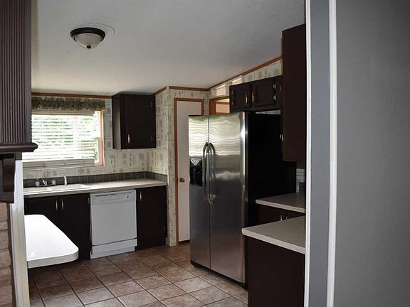 5th image of 305 Oak Cir