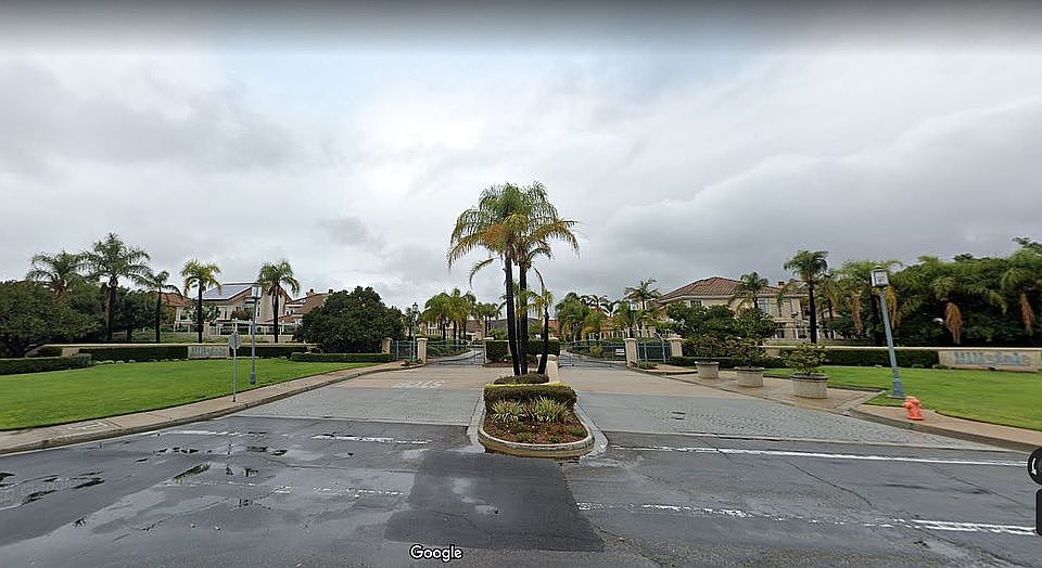 2nd image of 8235 E Hillsdale Dr