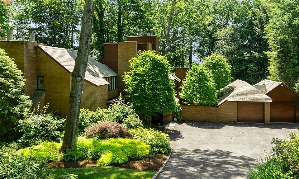 1st image of 331 Heath St