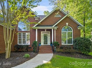 2351 Caernarfon Ln, Matthews, NC 28104