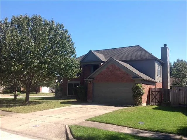 3901 Spring Garden Dr — Photo 2
