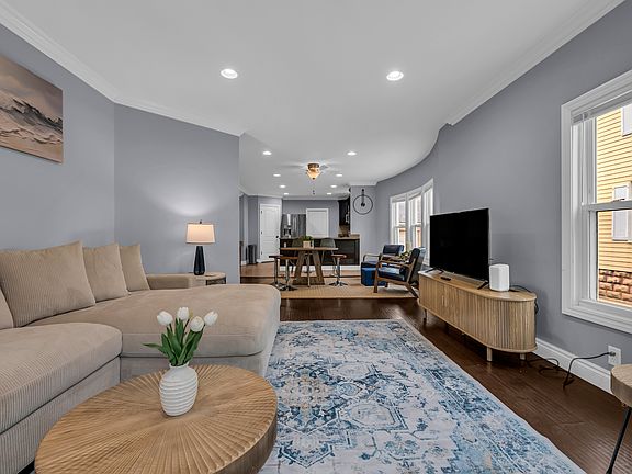 3rd image of 121 Washington St APT 1
