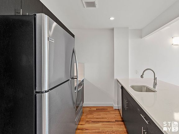 4th image of 15 Somers St #3E