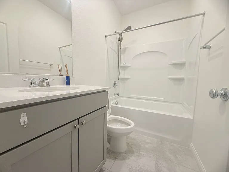 7659 W Mistral Ave — Photo 4