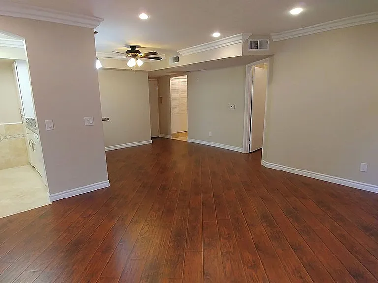 Villa De Adel Apts — Photo 169