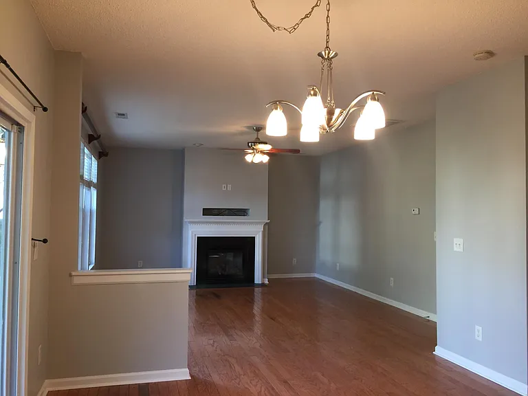 1004 Holly Meadow Dr — Photo 6