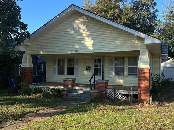 816 S 16th St, Chickasha, OK 73018