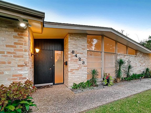 Lots of original features have been saved on this classic.