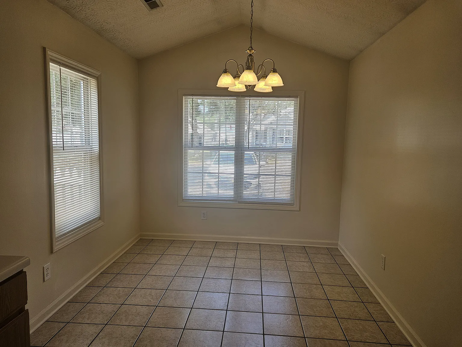 3 bed, 1108 sqft, $1,800 — Photo 4