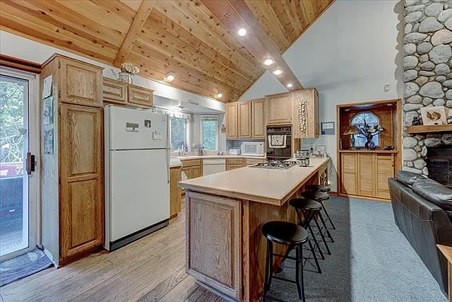 3 bed, 1796 sqft, $3,000 — Photo 2