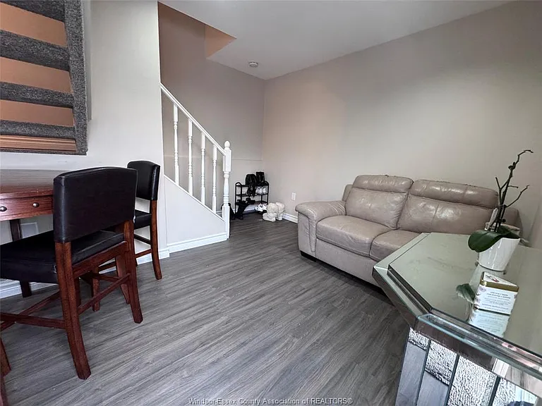 1527 Pierre Ave — Photo 11
