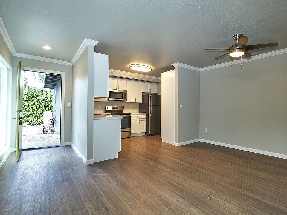 UNIT A32 living_kitchen (2)