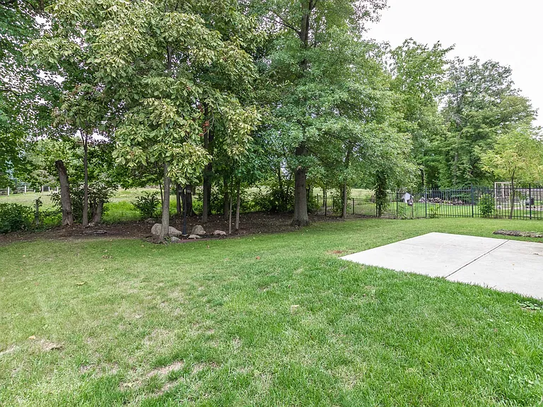 10686 Trailwood Dr — Photo 23