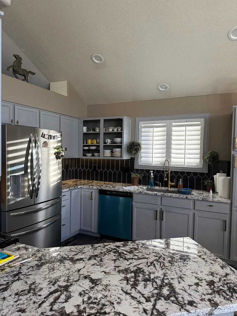 Single Family Beautiful Furnished 3 Bedroom/2.5 Bathroom with Flexible Lease terms. — Photo 3