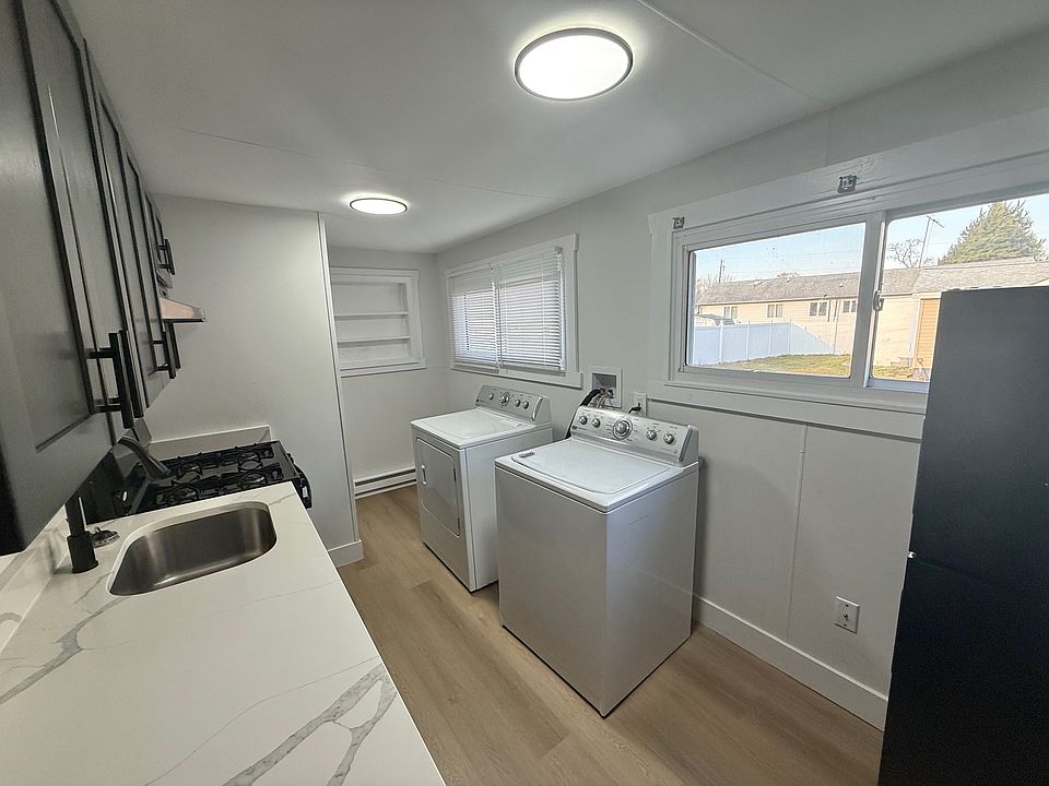 Full sized washer/dryer in the unit also!