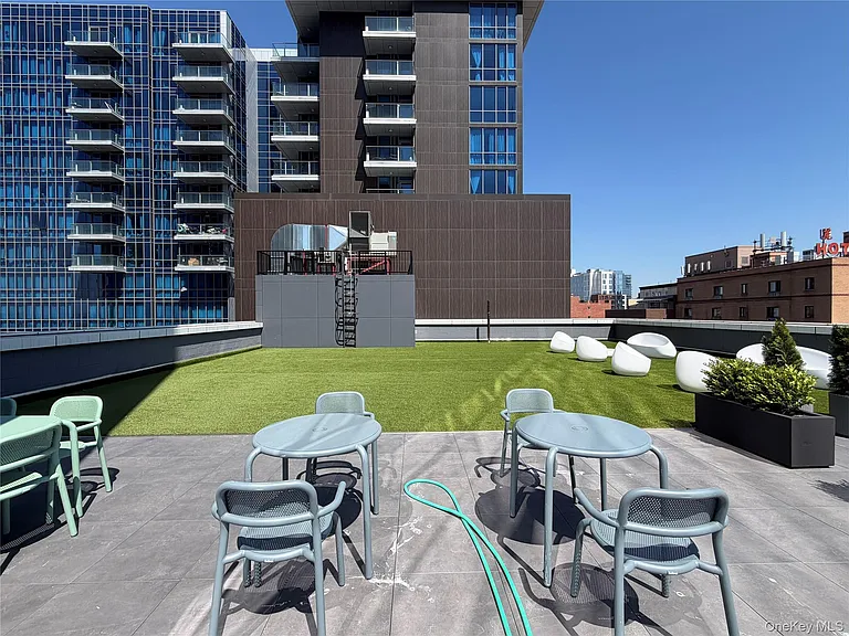 3371 Prince St #6L — Photo 16