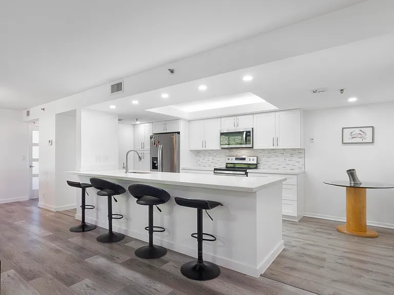 955 Egret Cir #402 — Photo 4
