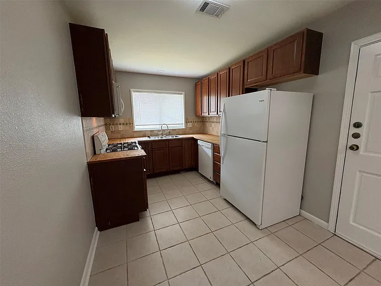 1307 Corona Dr — Photo 8
