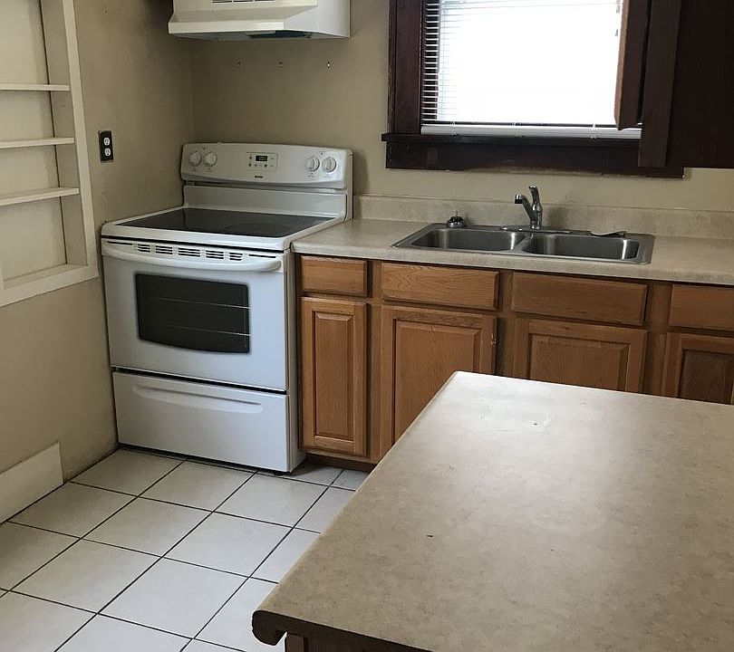 2nd image of 434 W Adams St APT 3