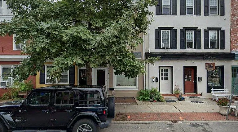 113 Farnsworth Ave — Photo 1