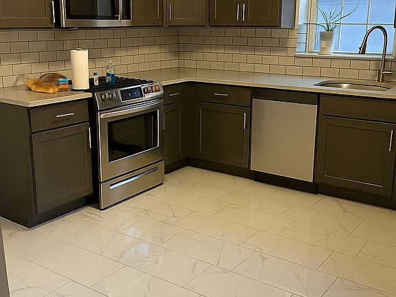 4th image of 550 Rose Hill Ave #2