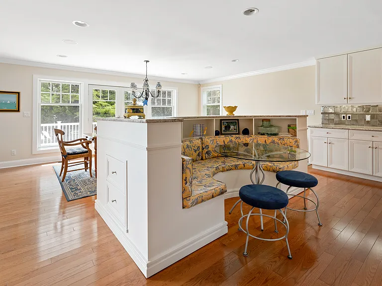 46 Atterbury Rd — Photo 12