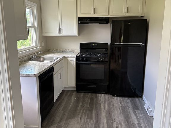4th image of 60 Grandview Dr #1