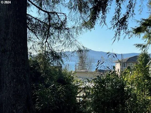 Fir Ave, Garibaldi, OR 97118