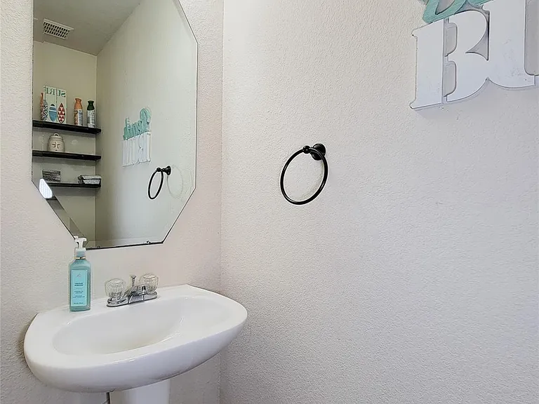 18235 Valebluff Ln — Photo 14