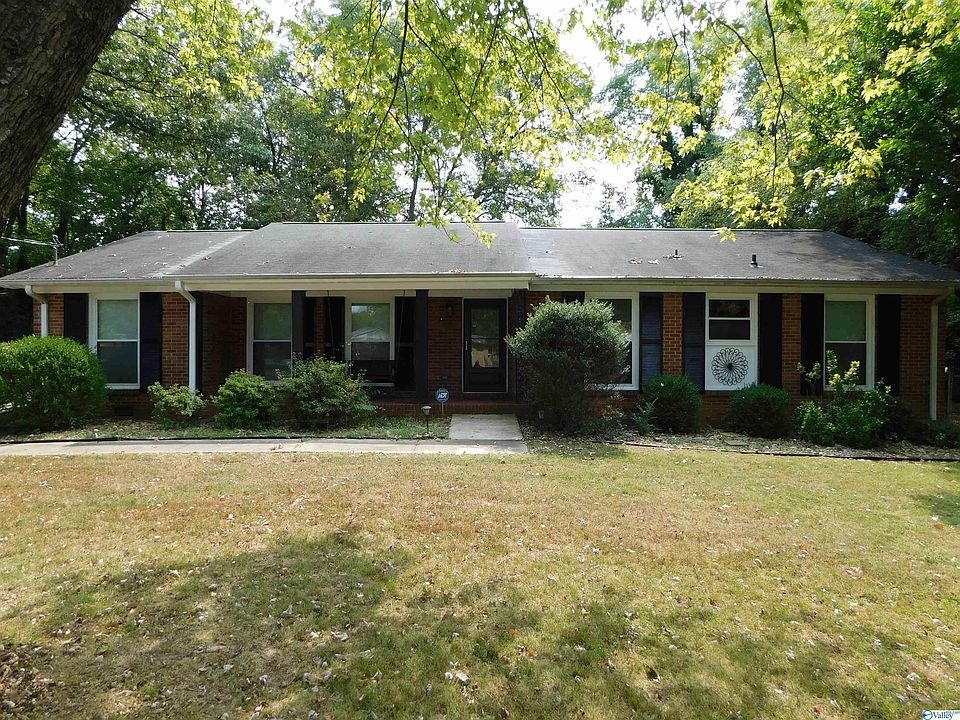 1st image of 400 Hillmont Dr NW
