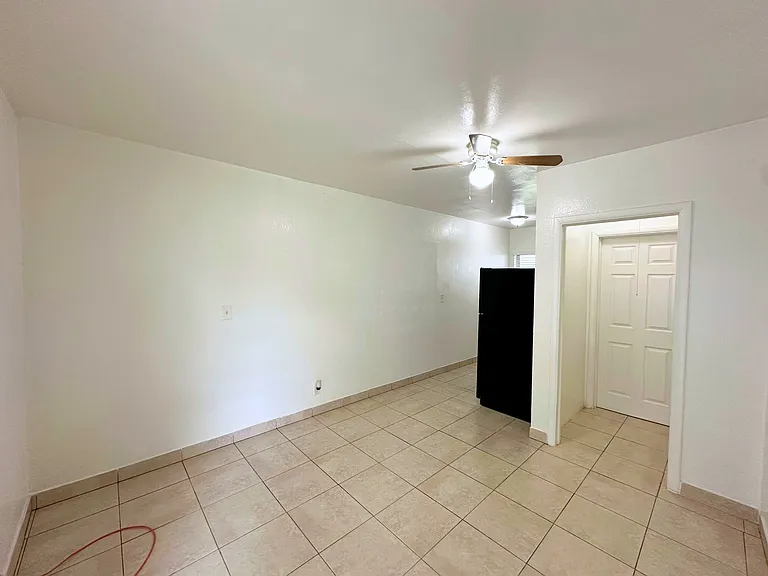 918 S Federal Hwy #12 — Photo 1