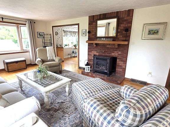 3rd image of 22 Briarfield Road