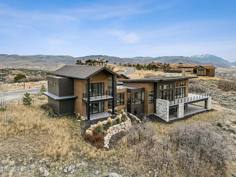 2005 Lookout Peak Cir — Photo 86